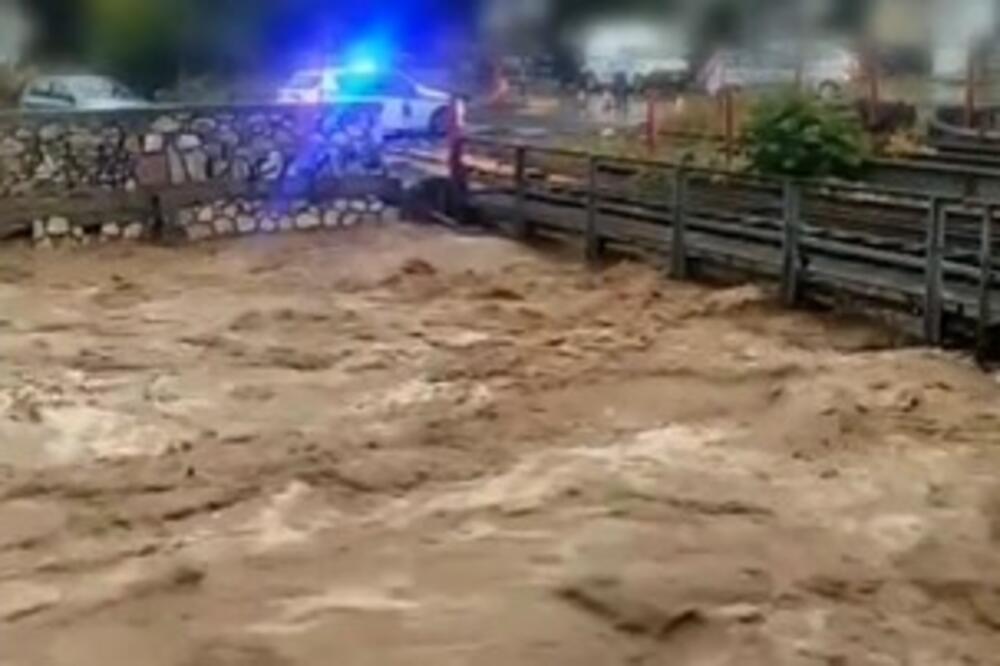 OVAKVE KIŠE SE NE PAMTE! 3 države POPLAVLJENE, u gradovima KOLAPS, i Srbi turisti u KATASROFALNOM PROBLEMU (VIDEO)