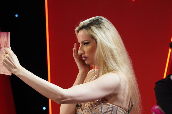 "LEŽIŠ ČUPAV, SLINAV, ČKILJIŠ..." Rada duboko UVREĐENA I LJUTA zbog VLASNIKA KLUBOVA, evo šta je NAJVEĆI PROBLEM