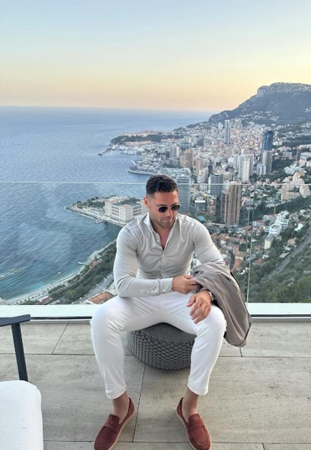 Bivši fudbaler u veoma zanimljivom i fensi izdanju