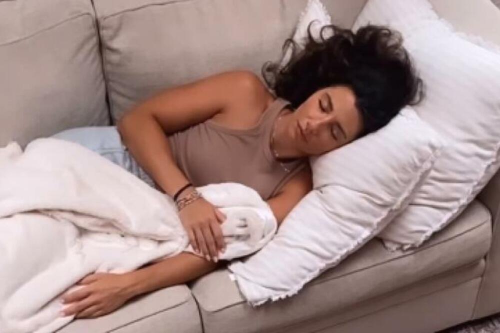 NIJE IMALA KOME DA OSTAVI DECU, A MNOGO JOJ SE SPAVALO: Stavila ih je na OVO MESTO, a kada se PROBUDILA...