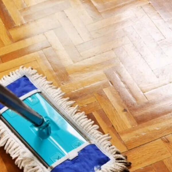 Parket vam je izgreban i pohaban? Starinski trik uklanja sve ogrebotine i vraća sjaj za 5 minuta, bude kao nov!