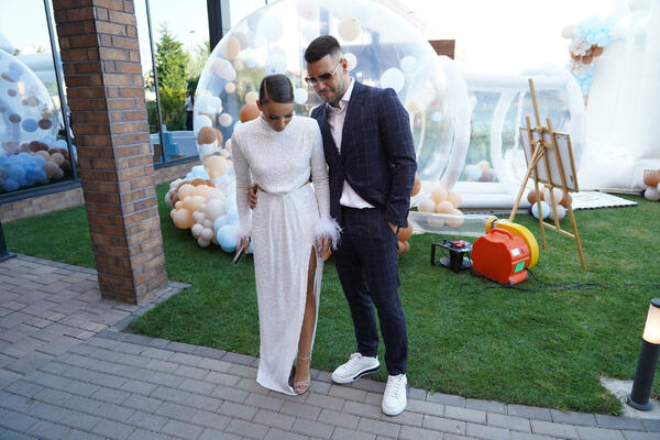 DA LI JE MOGUĆE DA OVO RADE I ONI? Poznati BRAČNI PAR iznenadio CELU ZAMLJU ovim PRIZNANJEM