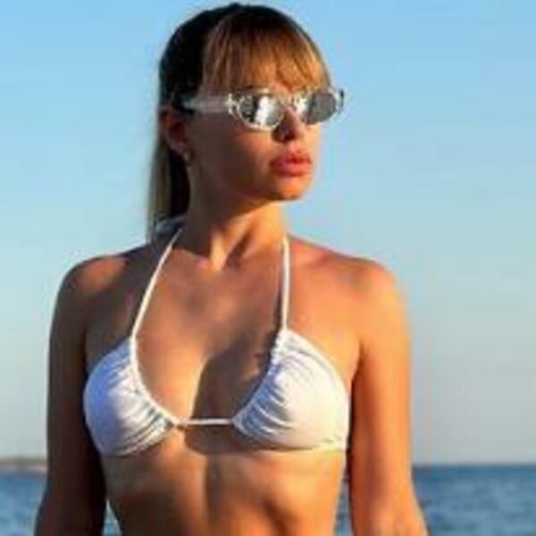 NEĆETE VEROVATI KOJU STARIJU PLAVUŠU LJUBI SRPSKI KOŠARKAŠKI REPREZENTATIVAC: Bombetina i po, VILICE PADAJU DO PODA