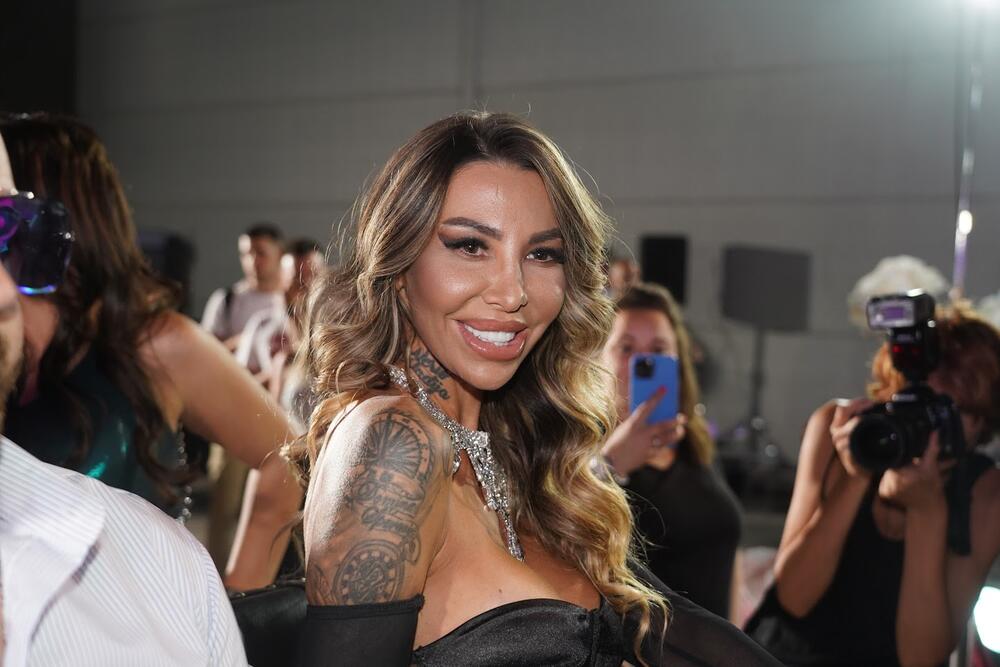 Optužio je Aneli da pokušava da napravi žrtvu od sebe