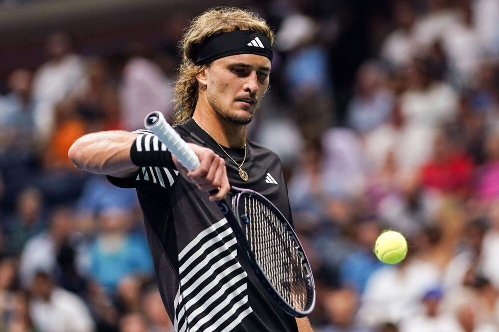 "OSTALI MOMCI MORAJU DA IH "UHVATE!" Zverev uporedio Alkarasa i Đokovića (VIDEO)