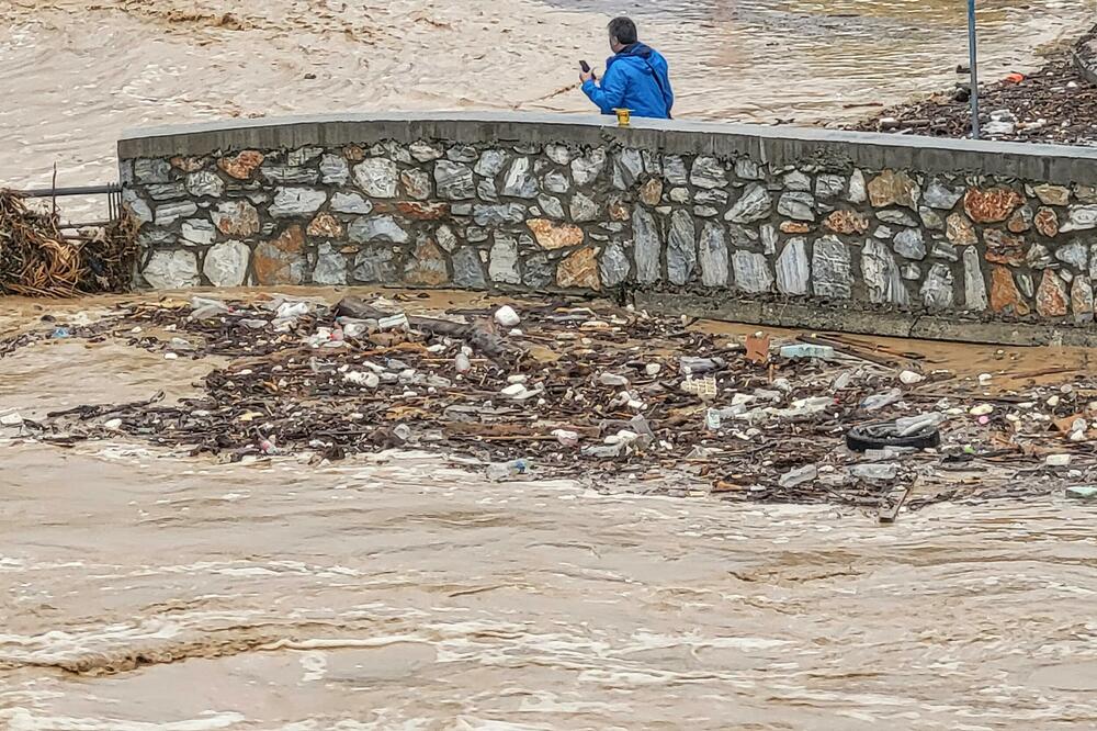 GRCIMA STIGLO JOŠ JEDNO UPOZORENJE ZA EVAKUACIJU: Moguće izlivanje reke Pinios, poginulo 6 ljudi