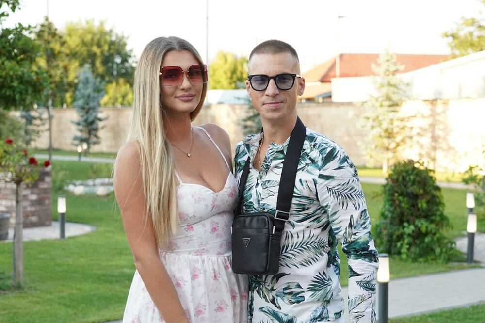 POZNATI PEVAČ KRSTIO DETE: Kumovao mu Lukasov SIN