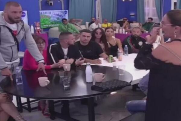 MENSUR URNISAO KAČAVENDU: Kuma nije znala šta ju je snašlo, SVE joj rekao u LICE, a ona mu odgovorila OVO