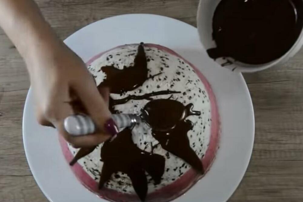 Recept za kolač nazvan po Robertu Redfordu: Evo zašto se tako zove, sve će vam biti jasno kad čujete šta ide u fil!