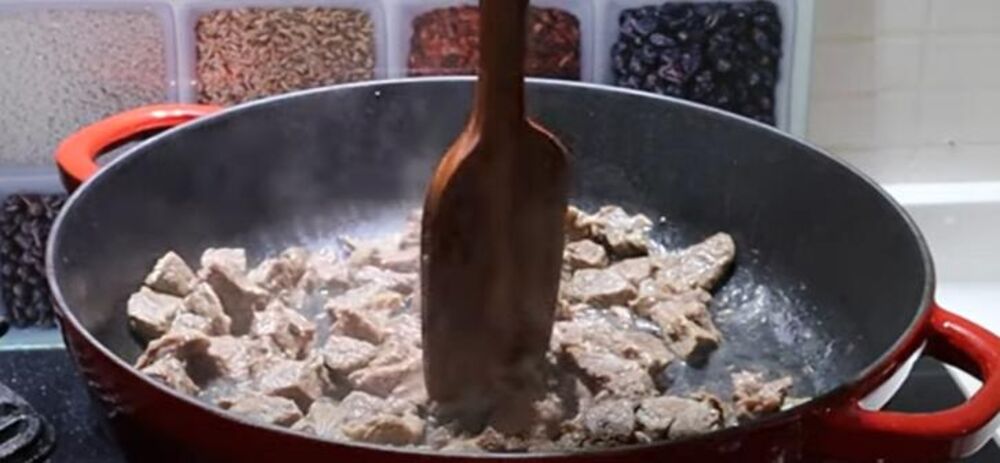 Prženje mesa za paprikaš