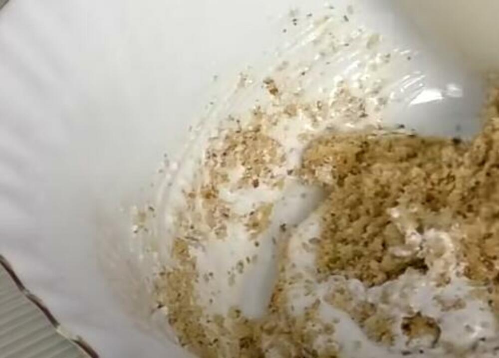 Smesa sa orasima za filovanje kiflica