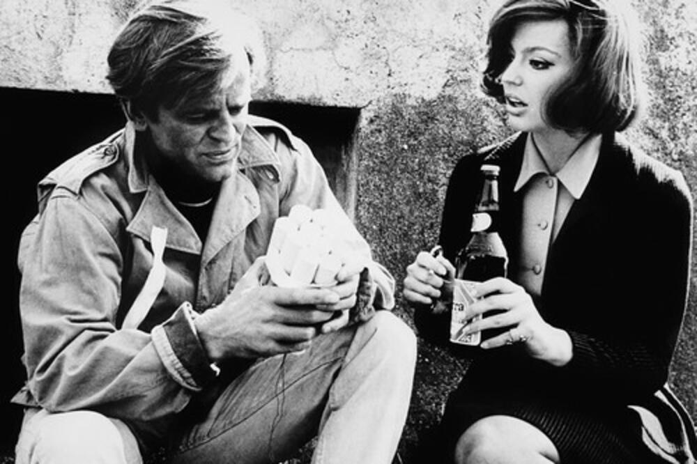 OTAC ME JE SILOVAO, MORALA SAM DA MU UDOVOLJIM ILI...: Jezivo priznanje ĆERKE POZNATOG GLUMCA, OPISALA SVO ISKUSTVO