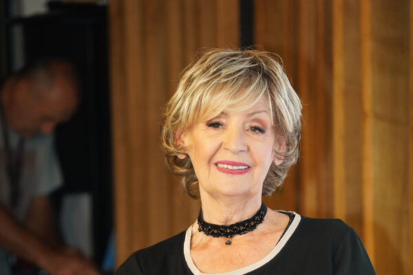 EVO ŠTA LEPA LUKIĆ IMA OD ŠKOLE: Decenijama je deo ESTRADE, a ovo niko nije znao