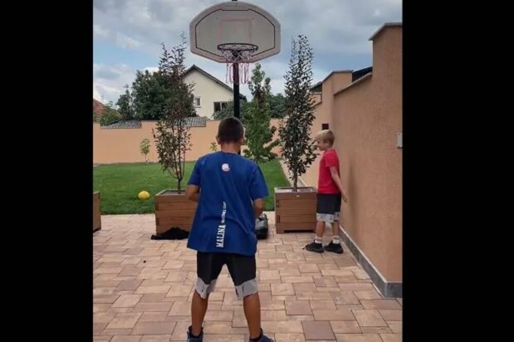 KLINCI SNIMKOM NA TIK-TOKU ODUŠEVILI SVE: Pazite kako su ODGLUMILI ŠUT Kecmana, BRAVO DECO! (VIDEO)