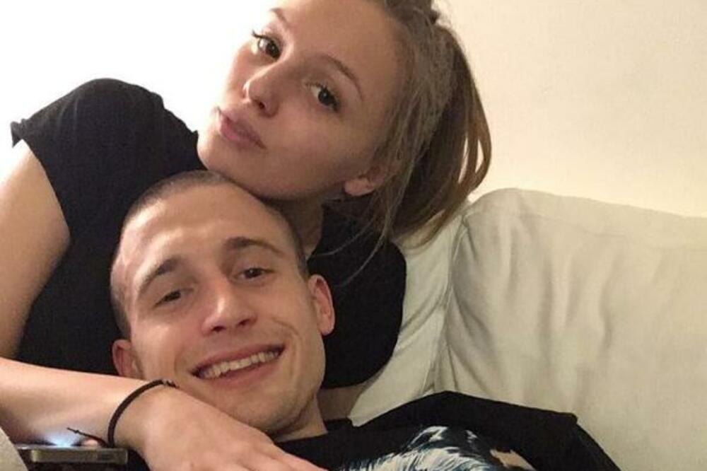 OVA VRELA PLAVUŠA JE SUPRUGA ALEKSE AVRAMOVIĆA: Ne eksponira se JAVNO, a zbog ovog DETALJA SU SRBI ODLEPILI ZA NJOM