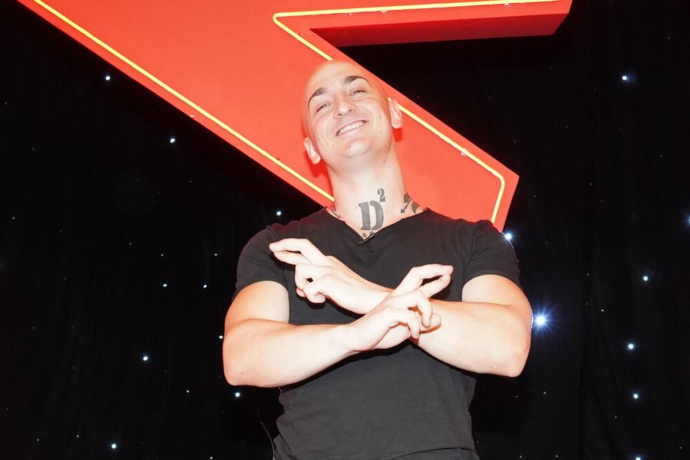 KOMŠIJE PROGOVORILE O DESINGERICI, OTKRILI KAKVI SU MU RODITELJI: Ovo NIKO nije očekivao, BAŠ ŽESTOKO