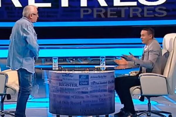 ŠTA TI BI? Pevač dobio epitet da je MATORI PERVERZNJAK pa se naljutio na VODITELJA: Skinuo PANTALONE, a onda...