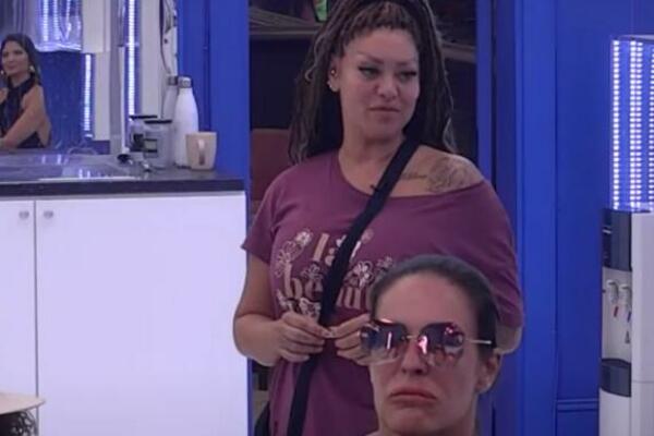 BOLNO PRIZNANJE NAŠE PEVAČICE I UČESNICE ELITE: O ovome nikada nije PRIČALA, a sada sve OTKRILA