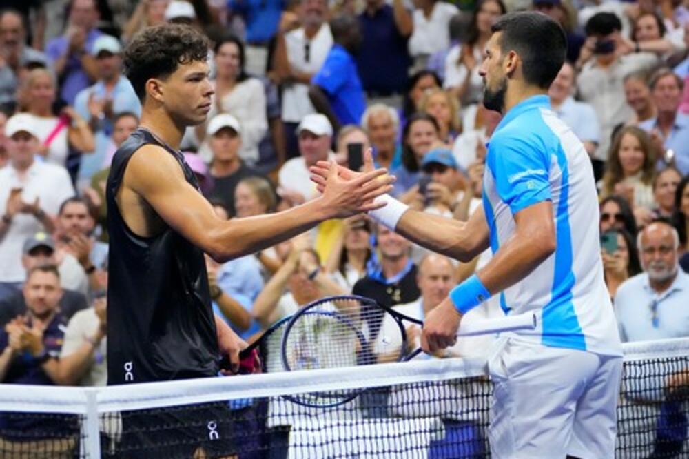 RAZAPELI ĐOKOVIĆA ZBOG PROSLAVE: "Zbog ovog Noleta NIKAD neće voleti kao Rafu i Rodžera, PATETIČNO", "Zašto, brate"