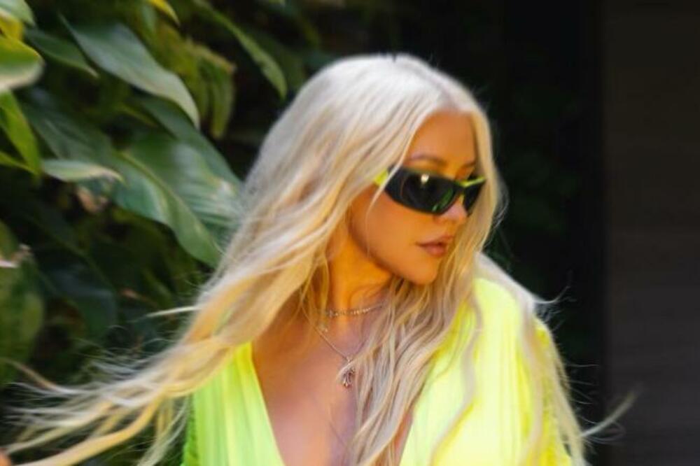 NEDELJA MODE POSTALA NEDELJA GOLOTINJE - NIŠTA NIJE SRAMOTA: Kristina se OBUKLA DO GRLA, ali SKANDALOZNIJE ne može