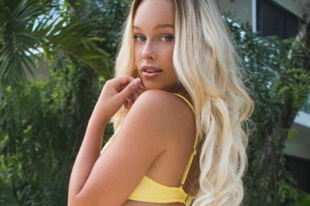 PLAVOKOSA LEPOTICA ODLUČILA DA SE SAMA OŠIŠA KOD KUĆE: Kad je videla šta je uradila, PRENERAZILA SE (VIDEO)