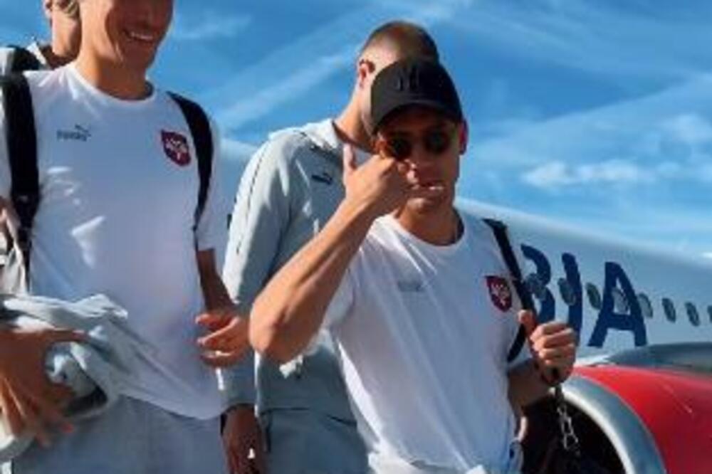 SRBIJU DRMA NEZAPAMĆENA EUFORIJA! Vlahović imitirao Đokovićev gest zbog koga ga Ameri MRZE! (VIDEO)