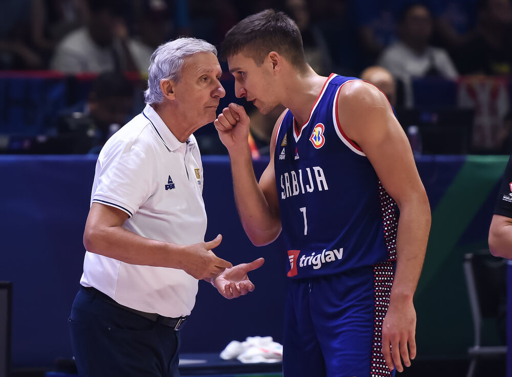 Svetislav Pešić u razgovoru sa Bogdanom Bogdanovićem