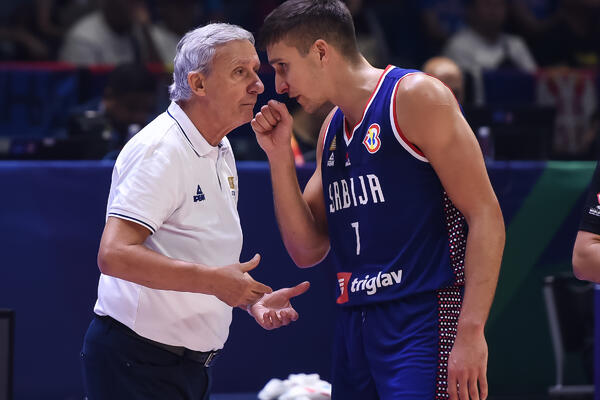 DA LI PEŠIĆ TREBA DA BRINE? Bogdanović zatražio izmenu i pognute glave krenuo u svlačionicu (FOTO)