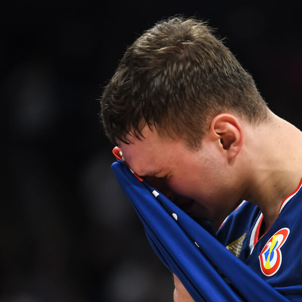 SUZE "ORLOVA" NA PARKETU: Najtužniji trenuci po završetku finala (VIDEO/FOTO)