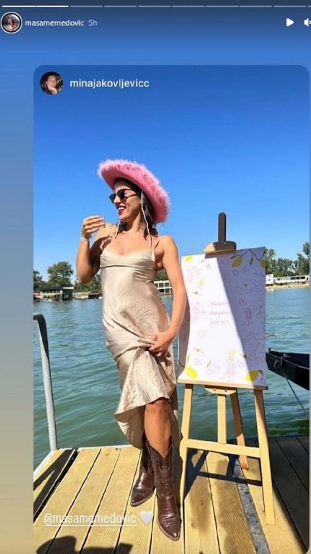 Ćerka voditelja Jovana Memedovića, Maša Memedović uskoro se udaje, a tim povodom sada je slavila devojačko veče.