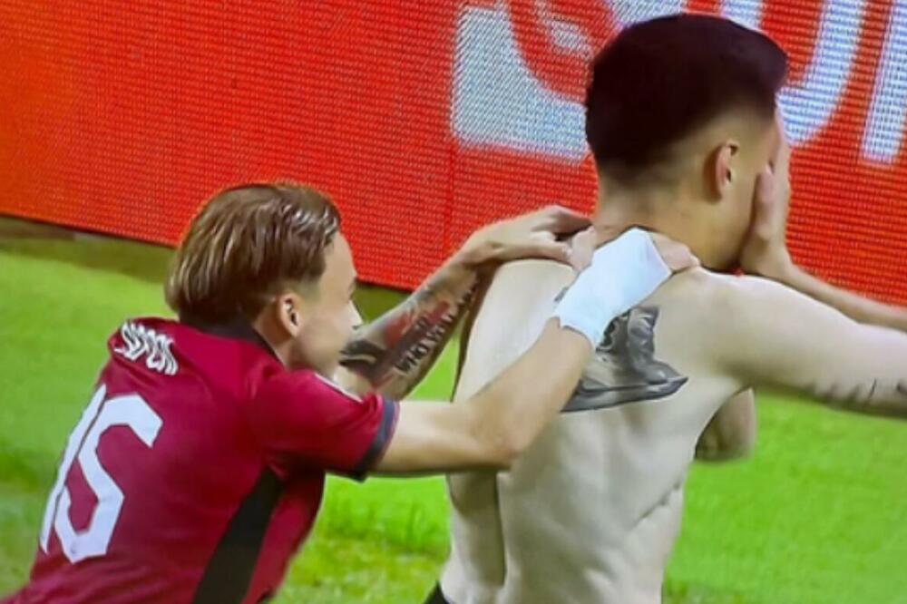 ŠTA JE OVOM MOMKU U GLAVI? Albanac pokazao SRAMNU TETOVAŽU - veličao ozloglašenog OVK komandanta! (FOTO)