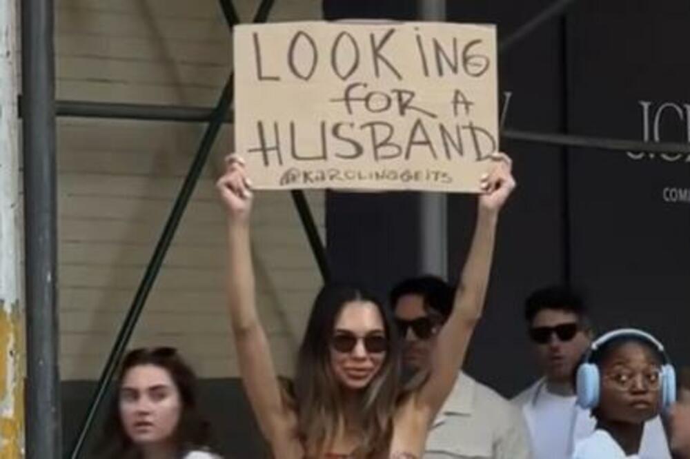 IZAŠLA NA ULICU SA TRANSPARENTOM "TRAŽIM MUŽA", ONO ŠTO JE USLEDILO JE NEVEROVATNO: Njenu HRABROST ćete ZAPAMTIT