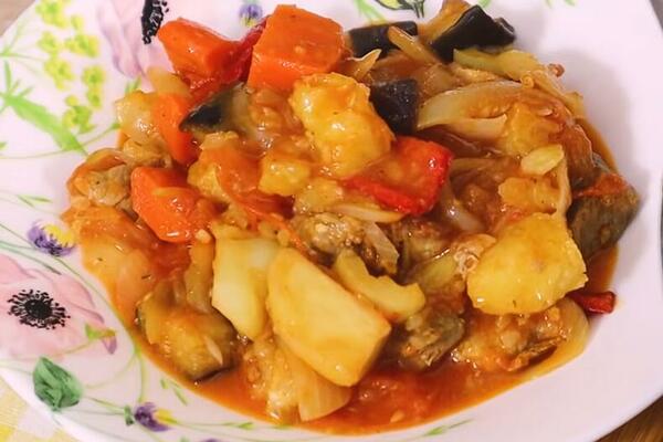 RUČAK KOJI SU PRAVILI NAŠI STARI, A TRAJE I PO 3 DANA: Originalni DRNČ u paprikama- SUPER ZDRAV obrok