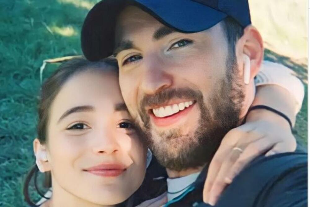 KONAČNO! Glumac dobio dete sa 16 godina mlađom partnerkom - celu trudnoću krili - sad sve isplivalo