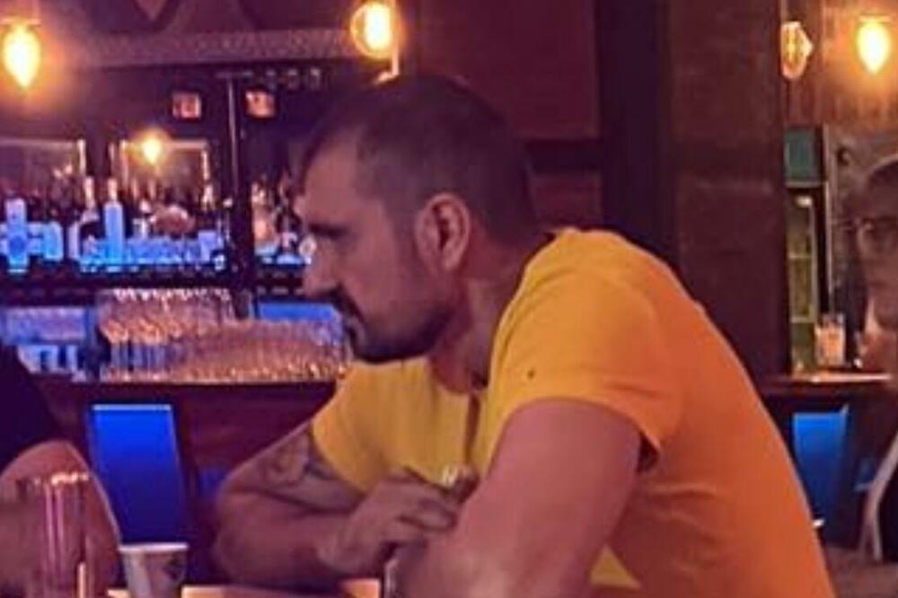 UHVATILI SMO BIVŠEG MUŽA NAŠE PEVAČICE POSLE TOLIKO VREMENA: Napucan i JAK, a o jednoj PROMENI na njemu SVI BRUJE