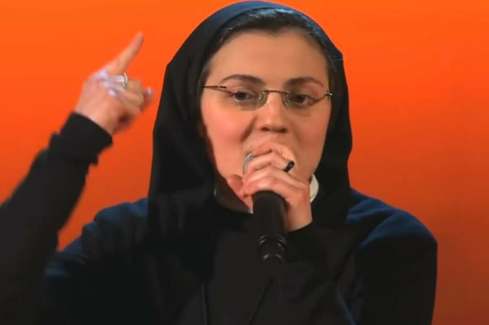 KRISTINU SVI PAMTE KAO ČASNU SESTRU IZ MUZIČKOG TAKMIČENJA: Danas je DRUGA ŽENA, skinula odoru i prava je MAČKA