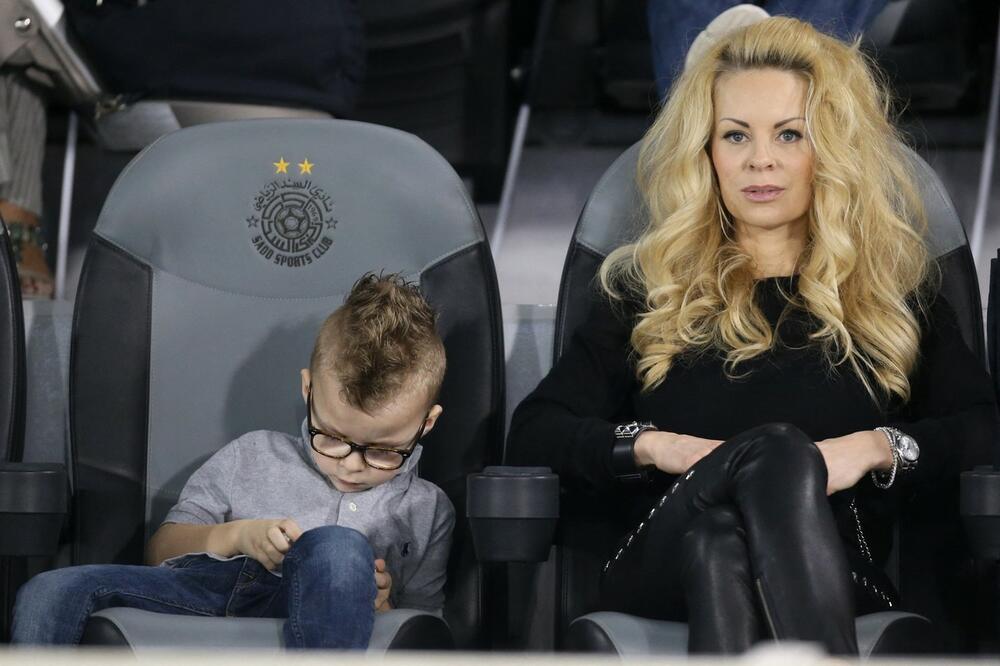 KAKVA ŽENA! NIJE TROJANSKA, NEGO ZLATANOVA HELENA: 11 godina je STARIJA od NJEGA, u biznisu je PRAVA MAMA