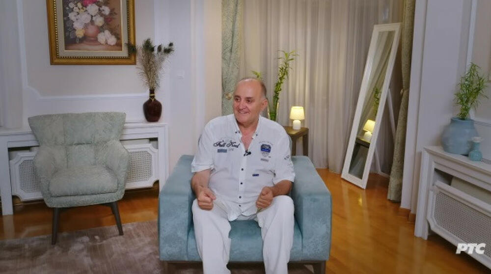 Dom Big Laleta prostrana je nekretnina ispunjena stilskim nameštajem