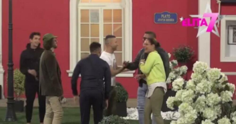 Usledila je interesantna komunikacija