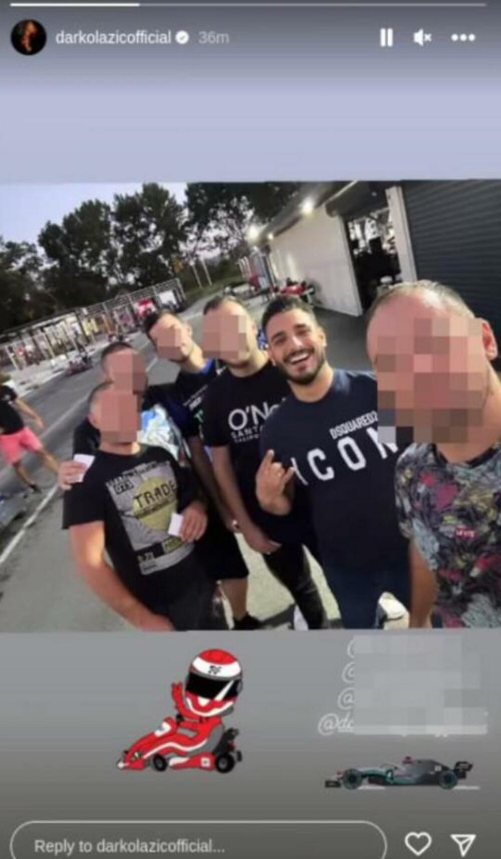 Provodi vreme sa prijateljima na kartingu