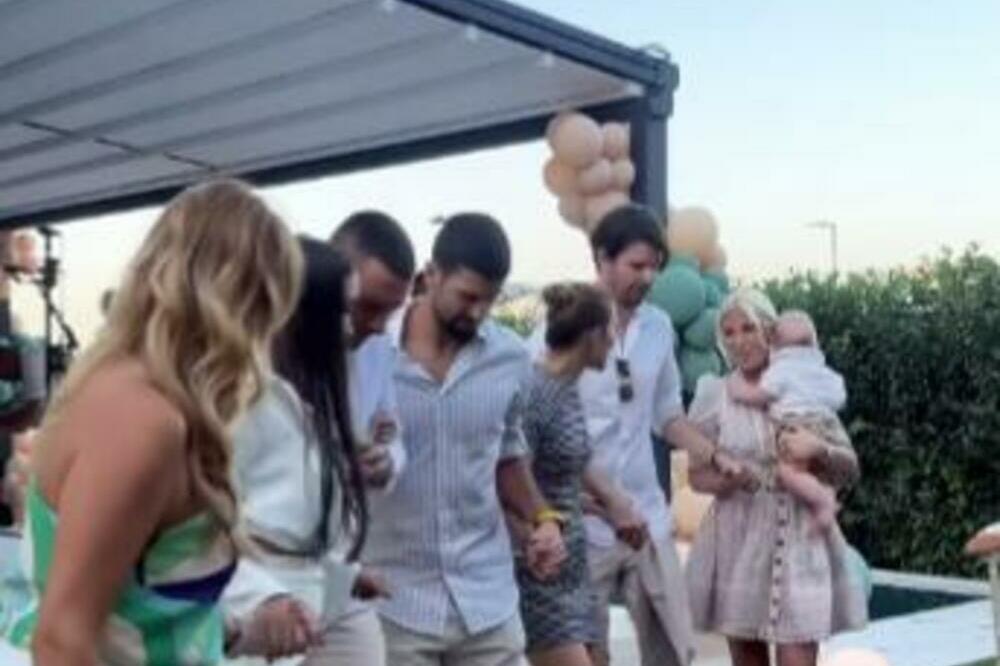 KAD NOLE OPLETE KOLO SVE SE ORI! Skinuo cipele pa BOS PO TRAVI pokazao UMEĆE: Svaki SRBIN će biti ODUŠEVLJEN