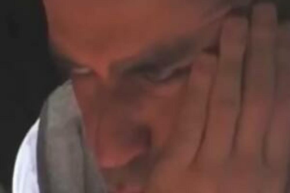 CEO INTERNET SE SMEJE OVOM SNIMKU: Čudo od deteta IZLUDELO najvećeg šampiona, njegov pogled sve govori! (VIDEO)