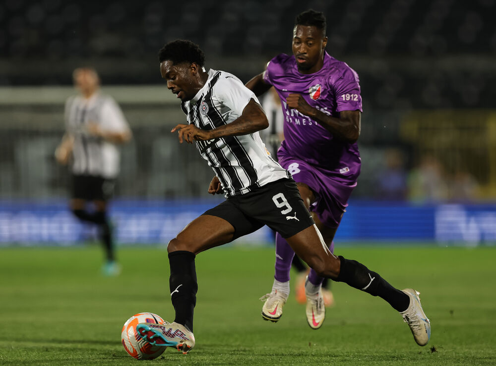 Kvinsi Menig (levo) na utakmici Partizana i Javora iz Ivanjice