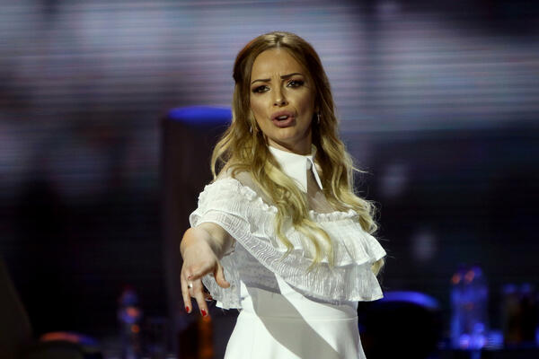 KADA SE PRVI PUT POJAVILA SVOJOM LEPOTOM ZASENILA JE SVE: Ove INFORMACIJE o prelepoj Jeleni do sada niste znali