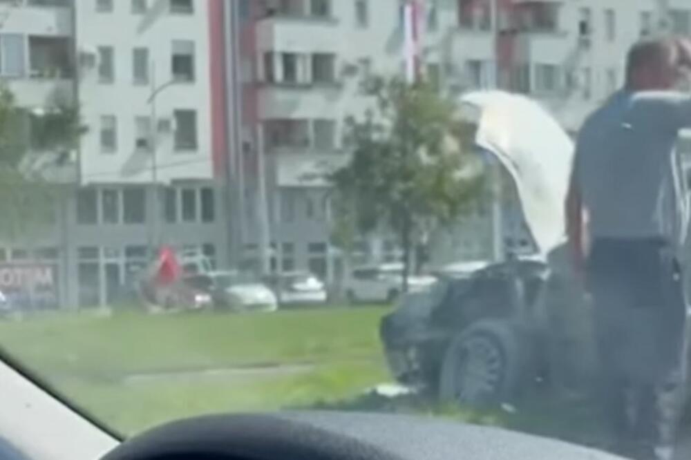 ŠTA JE OVO VIŠE, BRE? Vozio kontra smerom KROZ KRUŽNI TOK, pa se zakucao u kamion, snimak se širi Srbijom (VIDEO)