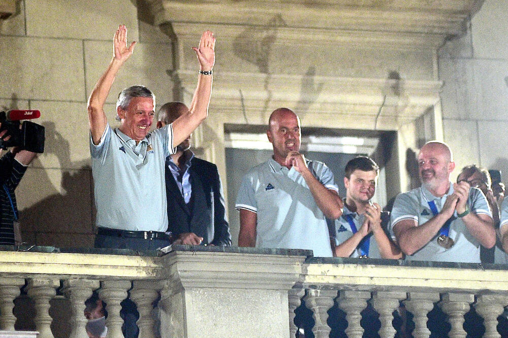 NEŠA ILIĆ JE KUM LEGENDARNOM ASU I BIVŠEM SELEKTORU SRBIJE! Upoznao ga sa školskom drugaricom, ostalo je istorija