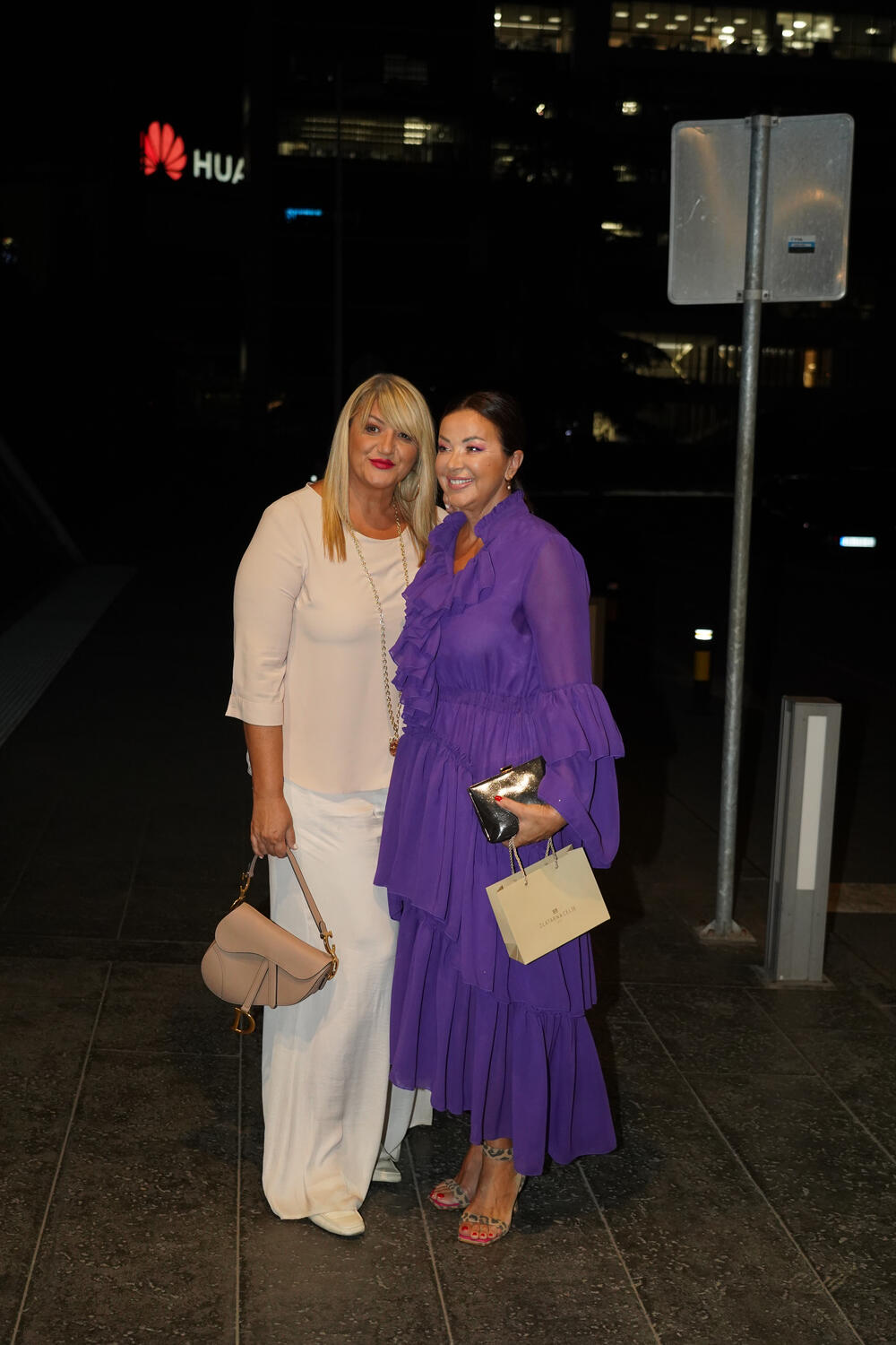 Ona je došla ruku pod ruku sa koleginicom Draganom Katić