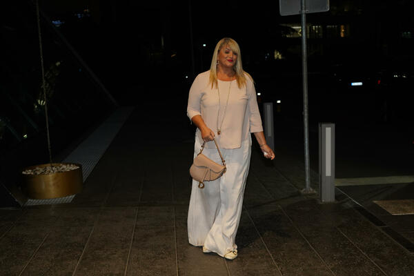 KO JE OVA ŽENA? GRANDOVA VODITELJKA TOTALNO PROMENILA IMIDŽ, SINOĆ SVI BRUJALI O NJOJ: Razlika je OČIGLEDNA