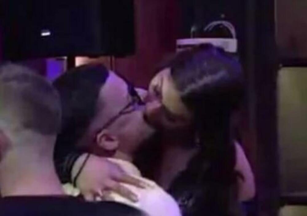 Strastveni momenat je uhvatila kamera