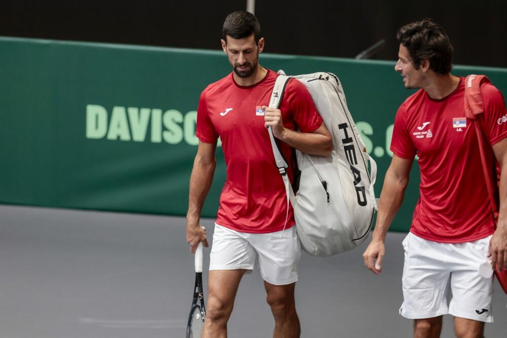 SRPSKA ZASTAVA SE VIORI, A CEO SVET GLEDA: Oglasio se Đoković pred mečeve Dejvis kupa - KAPA DOLE MAJSTORE! (FOTO)